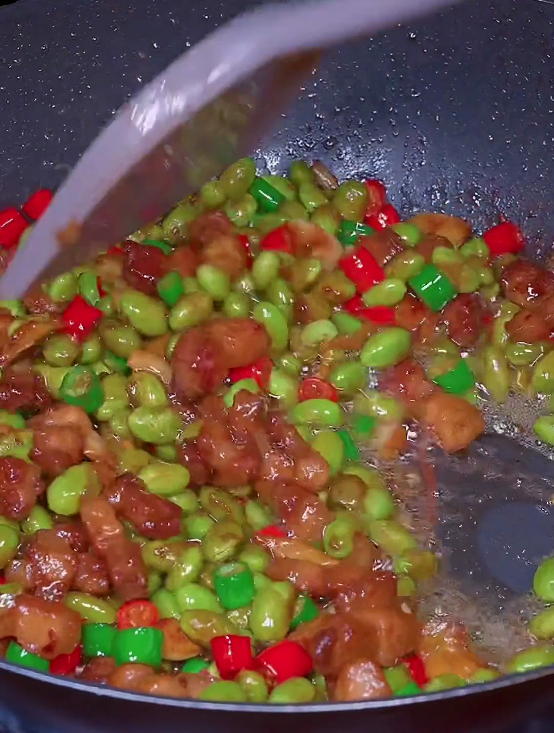 毛豆米炒肉。家常菜家常做,好吃又下饭