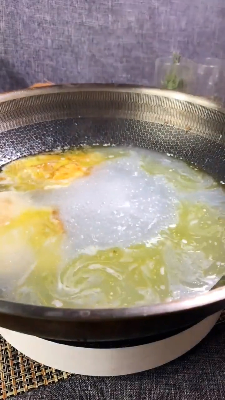 荷包蛋白菜豆腐汤
