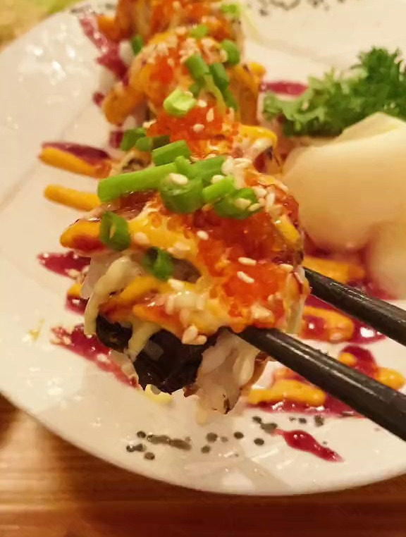 这家的菜品味道很惊喜,烤金枪鱼下巴很惊艳哟