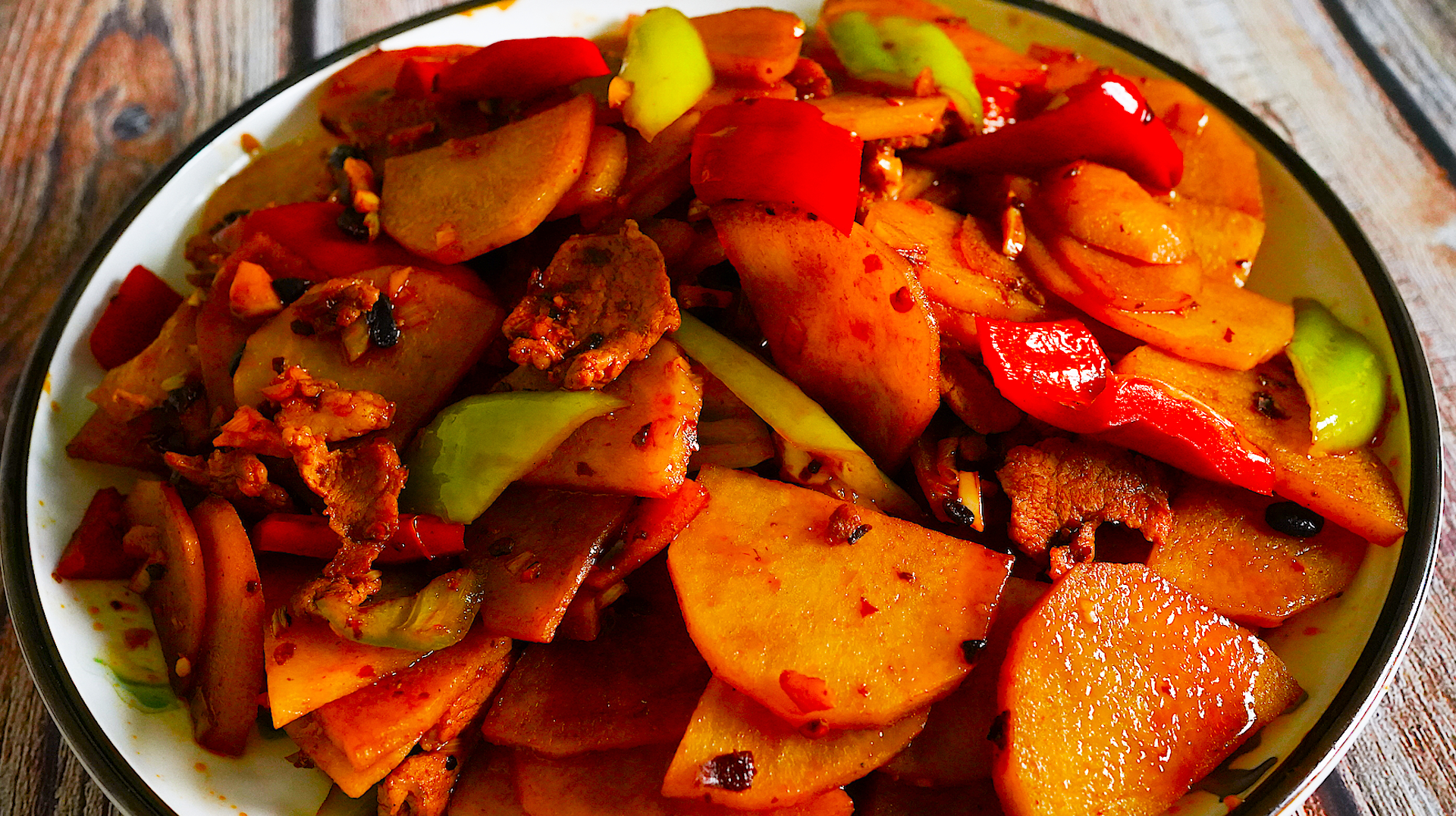 香辣土豆片怎么做好吃,加两勺老干妈试试吧,开胃又下饭