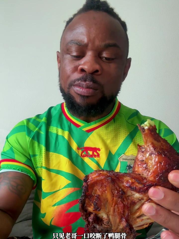 老外是如何花式吃鸭腿的,不可思议啊