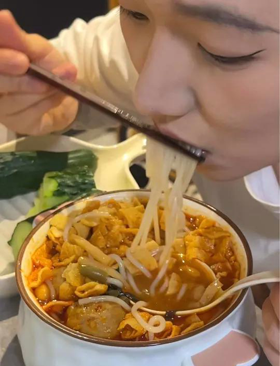 螺蛳粉太美味了,简直停不下来!