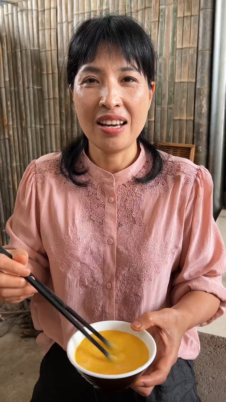 湖南表姐做的腊肉炒饭,对于一个湖南人来说,真是太香了!