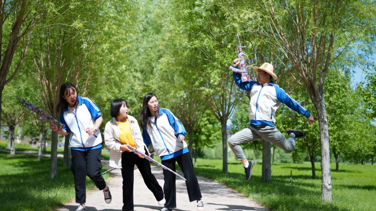 真人绝地求生游戏，M416没有枪屁股没法玩，大圣做出QBZ取代