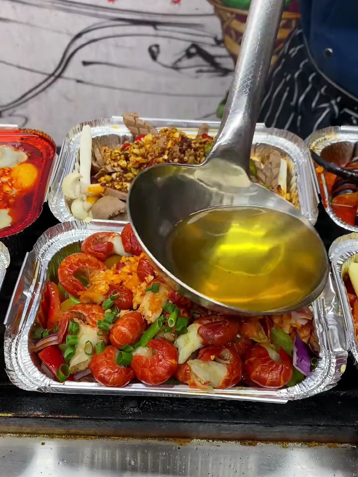 锡纸烧～烧烤店扛把子,多种菜品浇上秘制红油酱料,好吃又好做!