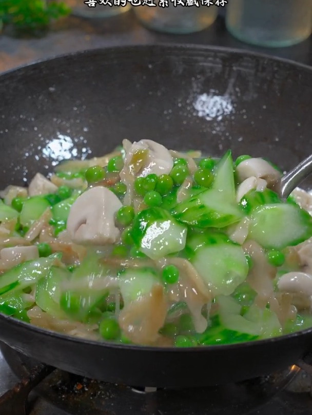 好吃的榨菜丝瓜炒毛豆
