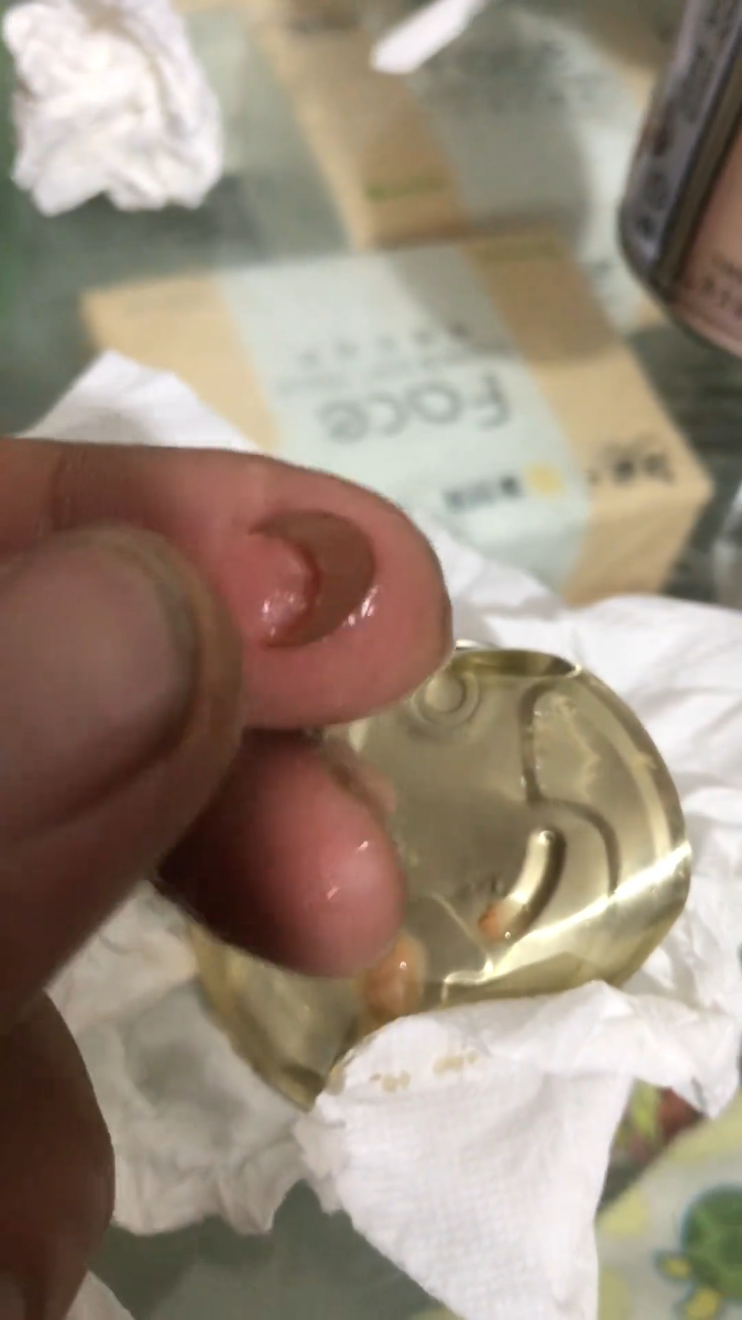 一男子买娃哈哈八宝粥疑似吃出指甲盖:要商家解释,现在还未答复