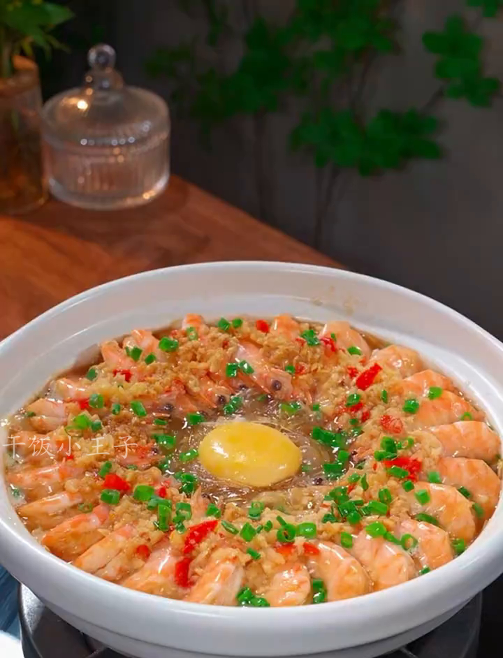 年关将至,团圆饭桌上怎能少了这道蒜蓉大龙虾,象征着家家兴旺发达