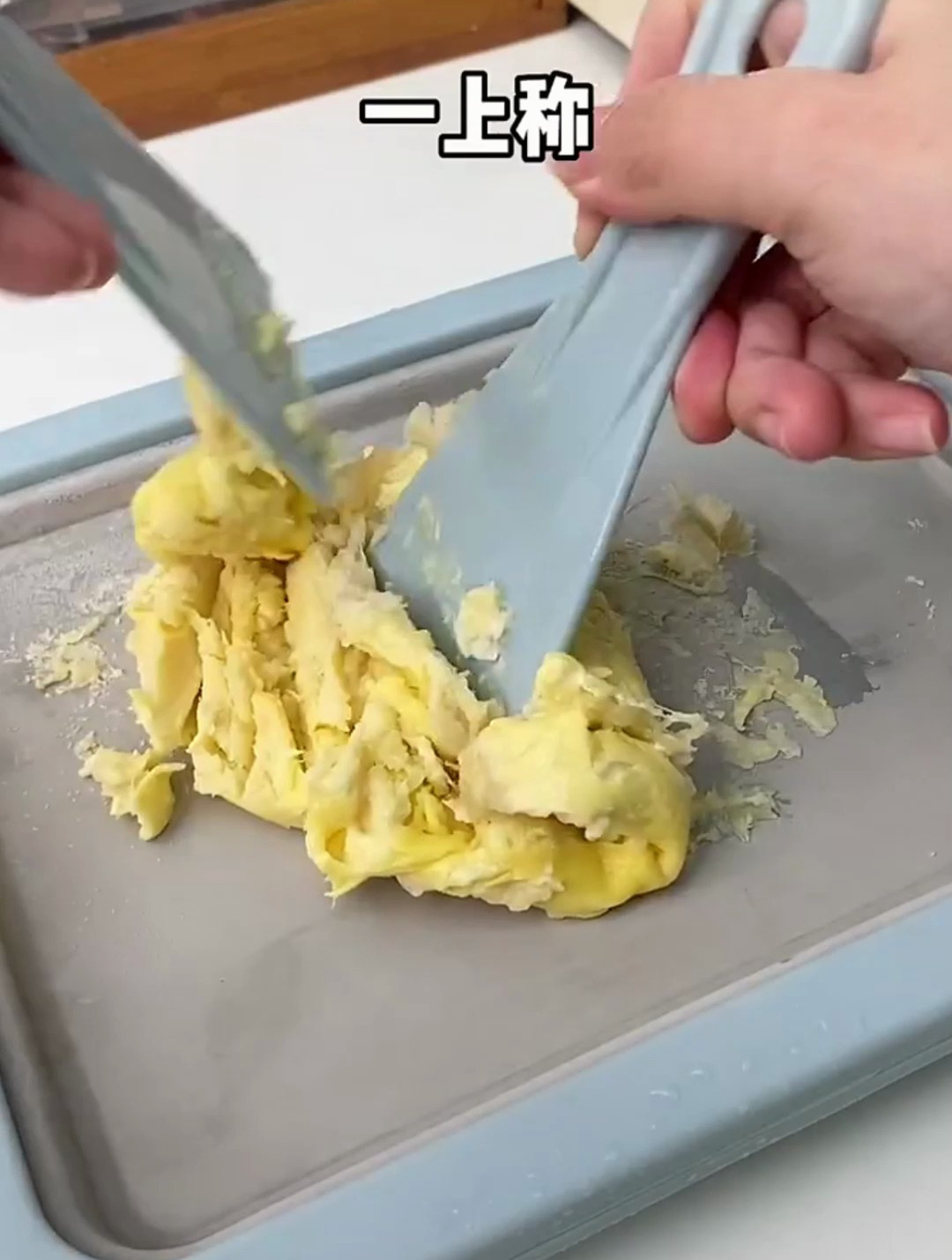 路边超火的榴莲炒冰,今天在家炒上了!