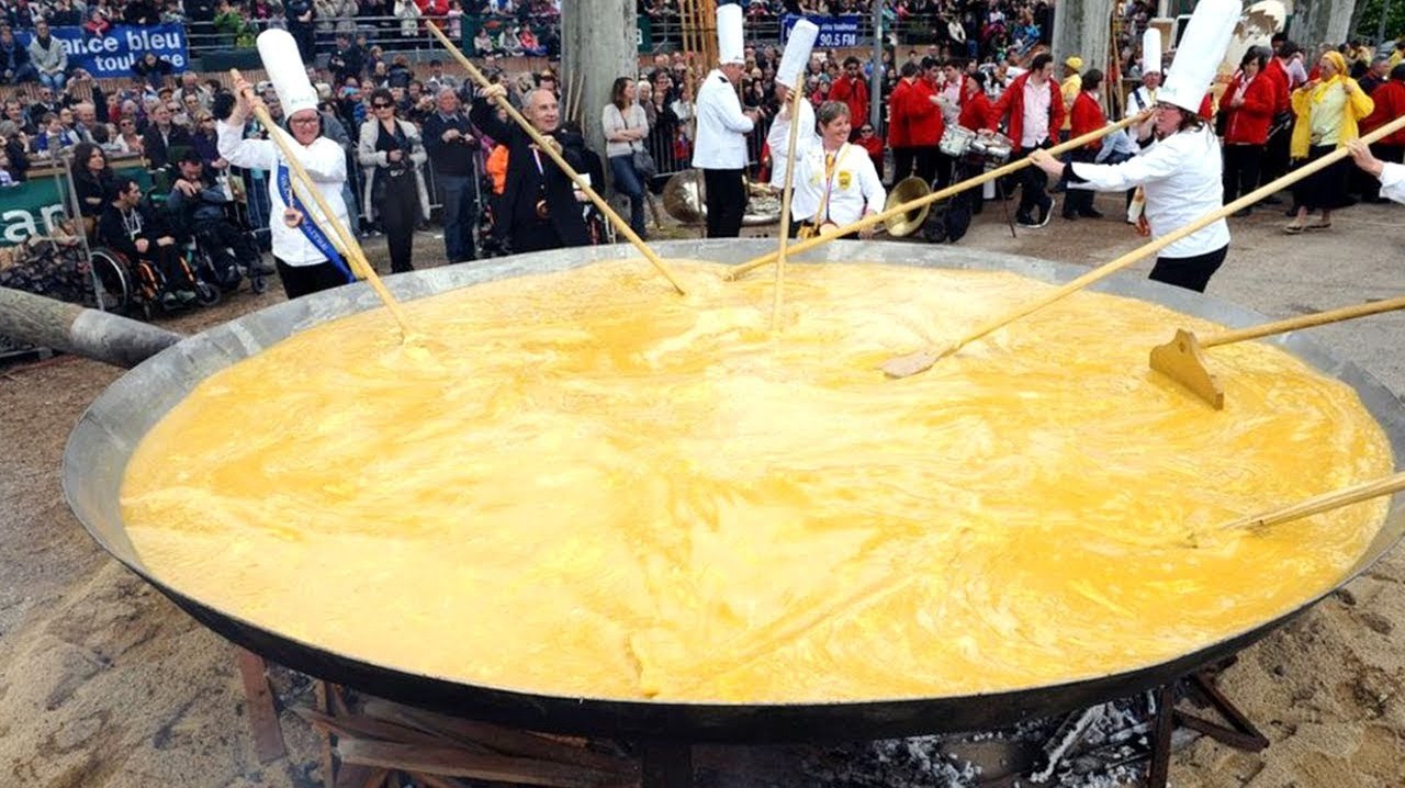 10000个鸡蛋做成的煎蛋有多大?场面实在太壮观!