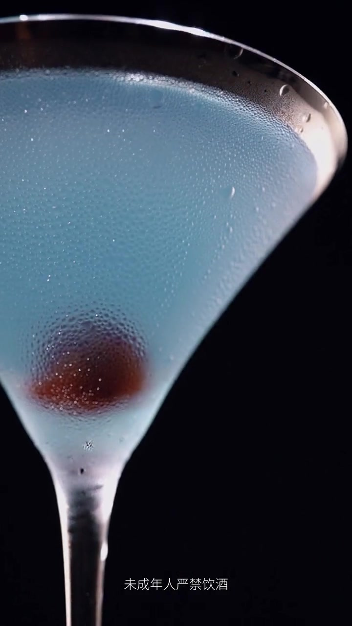 飞行!经典紫罗兰鸡尾酒,午夜微醺是一场浪漫的出逃