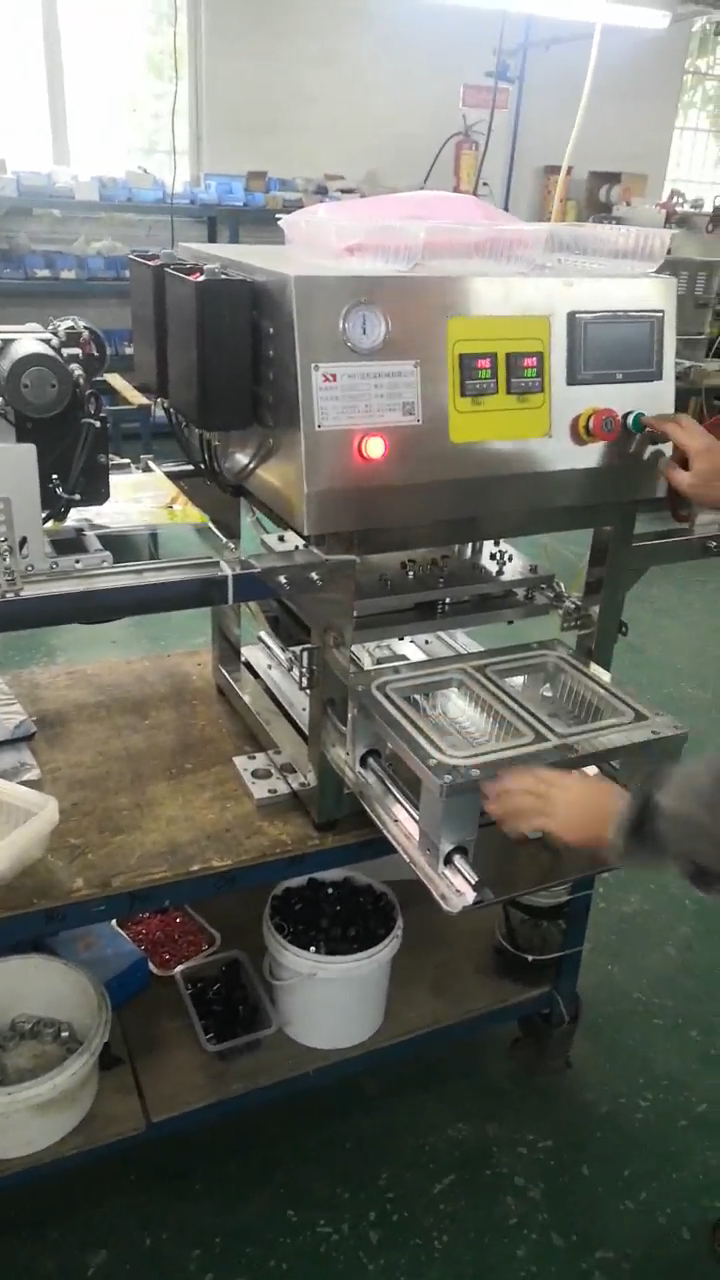 梯牌机械定制封口机,一出二pp鸭货盒子封膜机,锁鲜盒装食品覆膜机