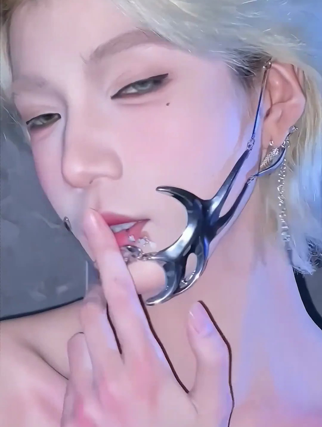 被爱的时候也在吃眼泪拌饭