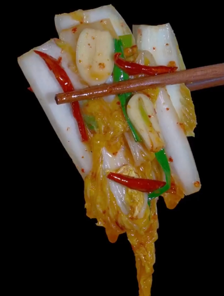 每年这个季节,我都会做很多这样腌白菜给家人吃,他们都说好吃