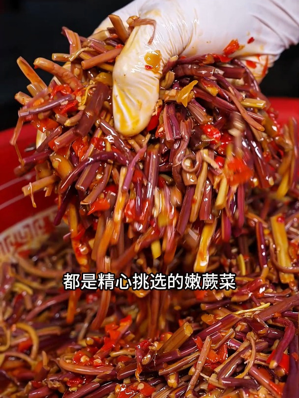 平时大鱼大肉吃腻了,那一定得尝尝这个小炒蕨菜,香辣脆嫩又好吃