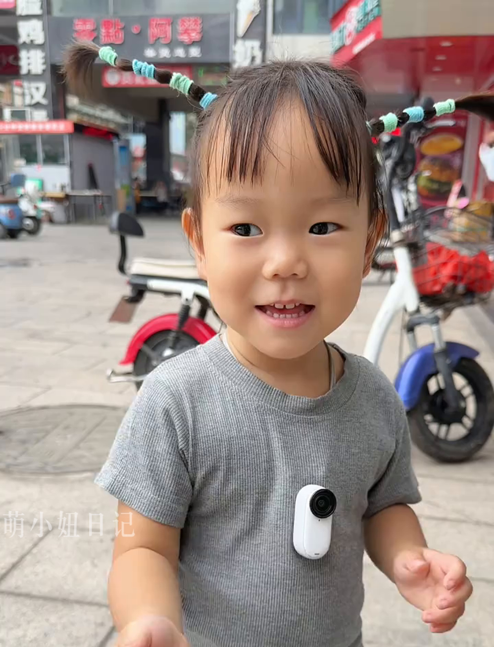 两岁小宝贝自己买辣鸡腿汉堡和薯条,每次都是心血来潮想买东西