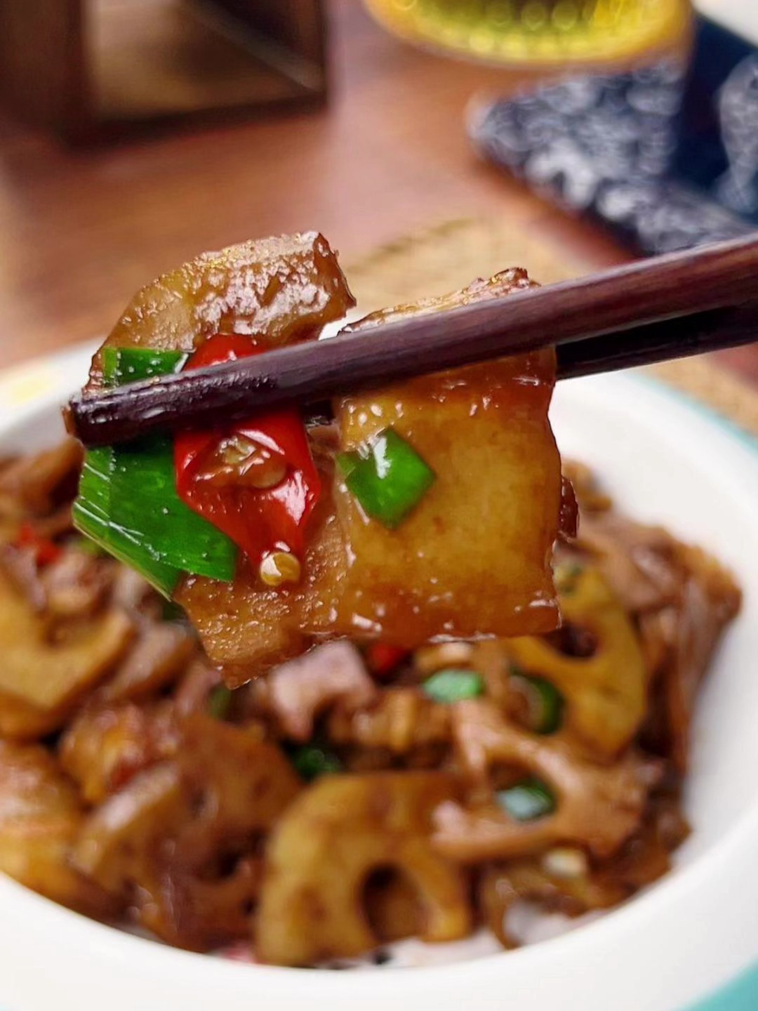 春天做这道莲藕炒五花肉,全家人都超爱吃!