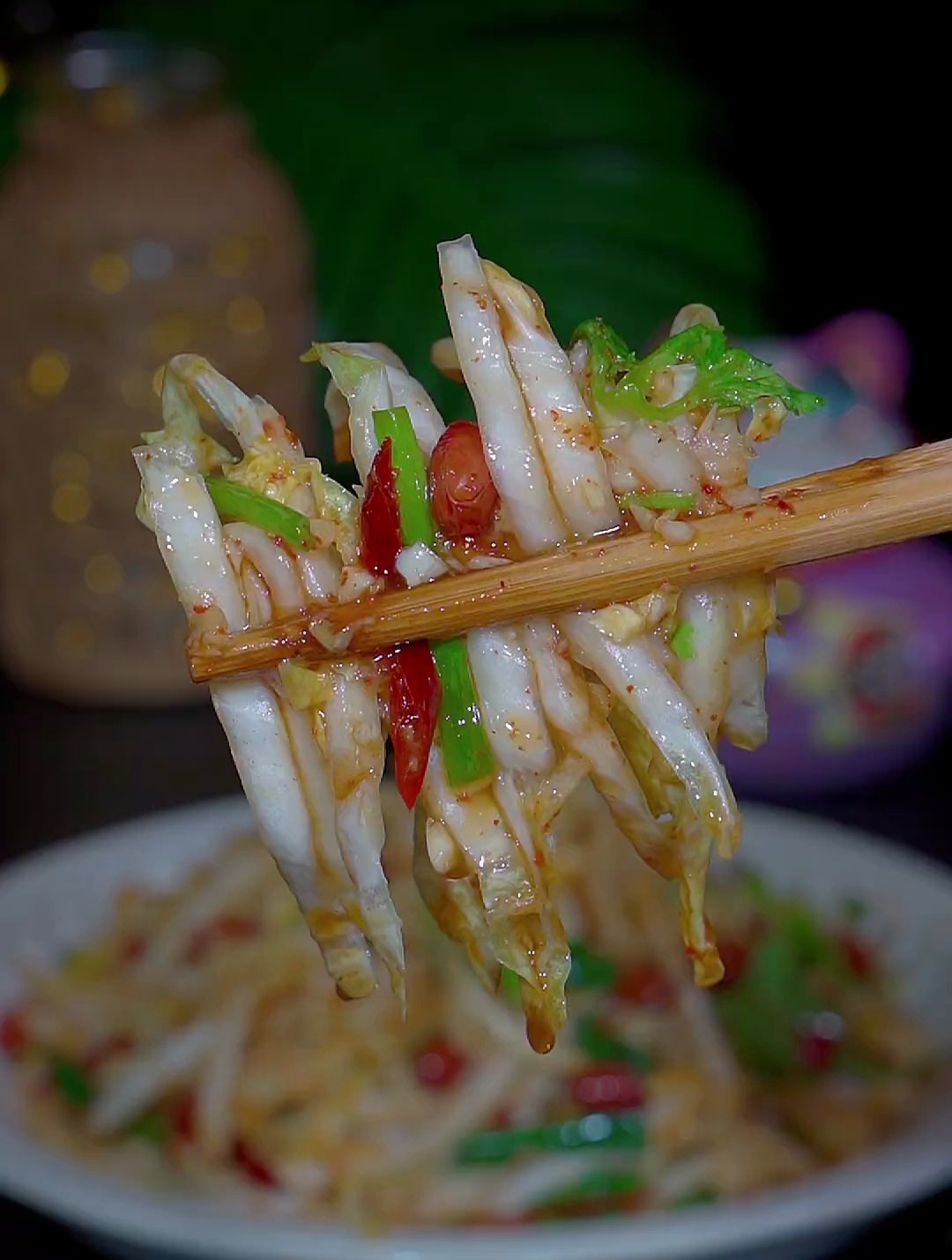 大鱼大肉吃腻了,试试这个凉拌白菜酸辣脆爽,开胃解腻,特别下饭