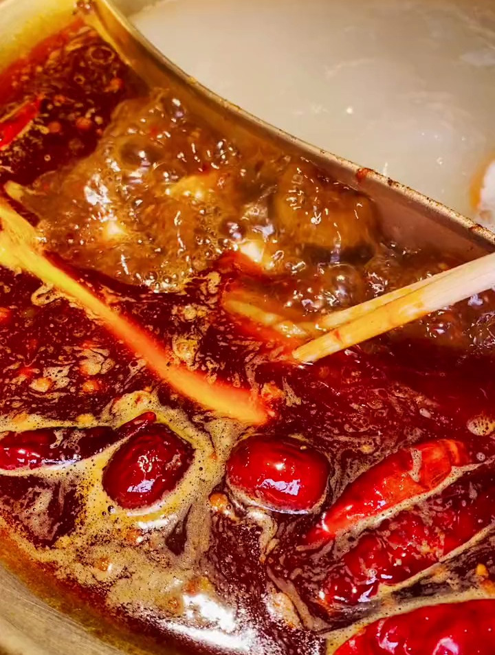 天冷就适合吃麻辣火锅[gf]2764[/gf]熊喵来了在中东砂之船开新店了～