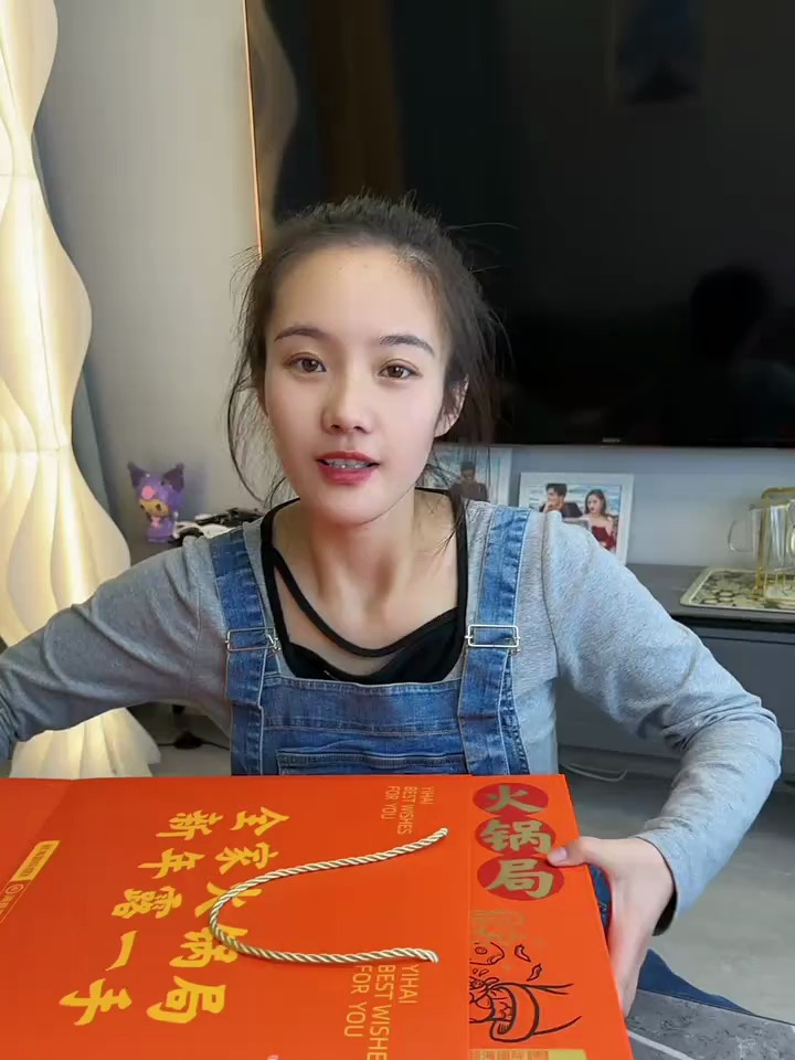 过年少不了来个火锅局 这一盒底料蘸料都齐全了