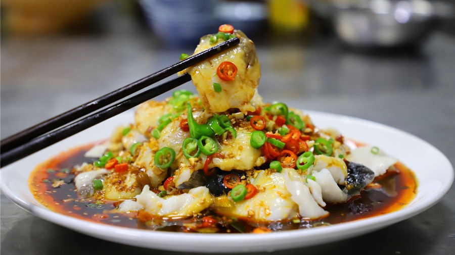 儿子想吃鱼,大厨变着花样做了一道口水鱼,孩子很喜欢吃!