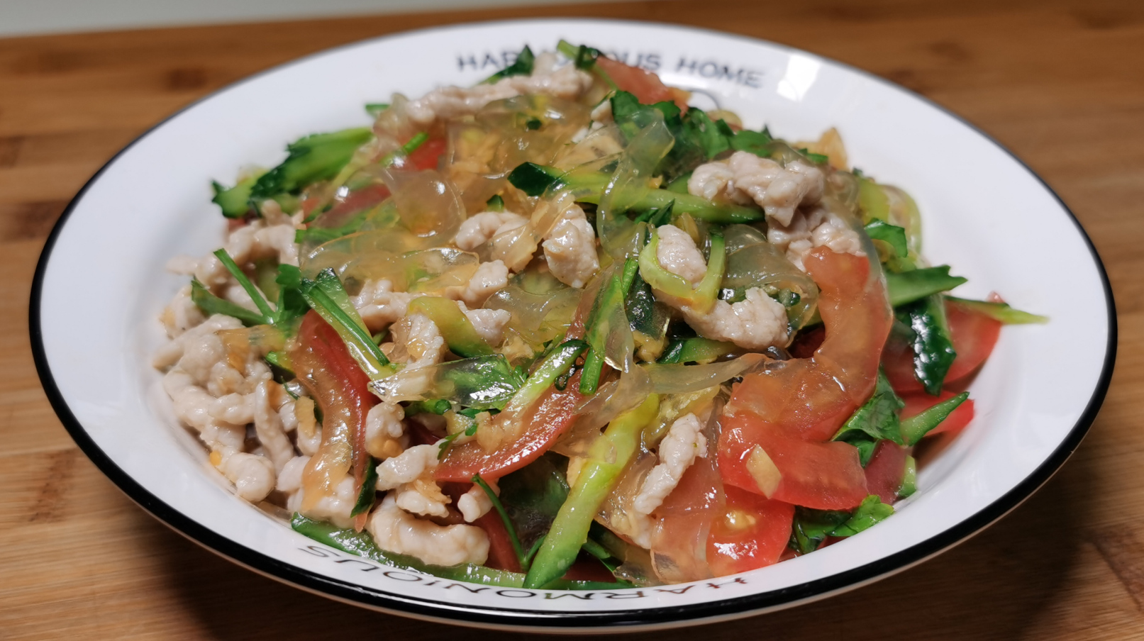 天热就馋凉菜,教您一道肉丝拌粉皮,荤素搭配有营养,适合三伏天