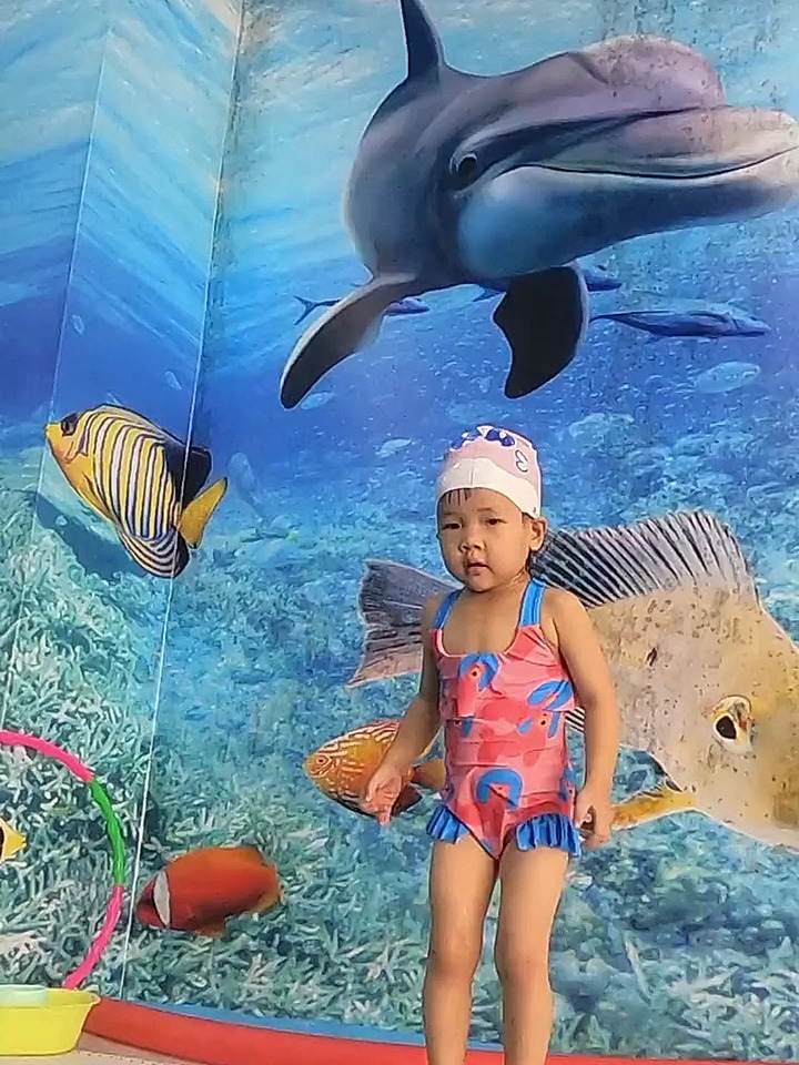 像只小鱼儿在水里,太开心啦