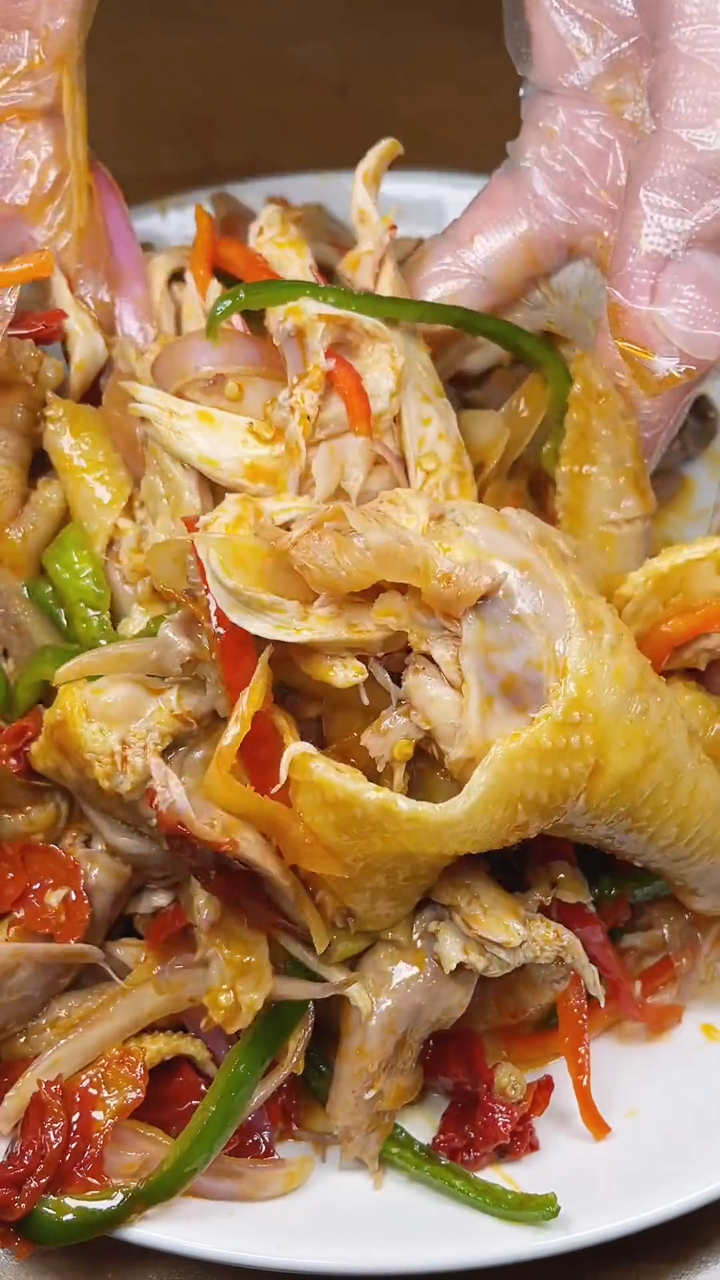 新疆的椒麻鸡你按我的方法做,味道麻辣鲜香,家里人都夸你是大厨