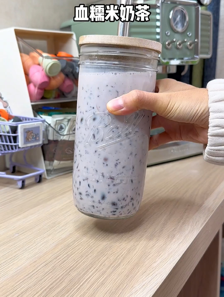 自制血糯米奶茶!比奶茶店料更足哦!女孩子们可以多喝!