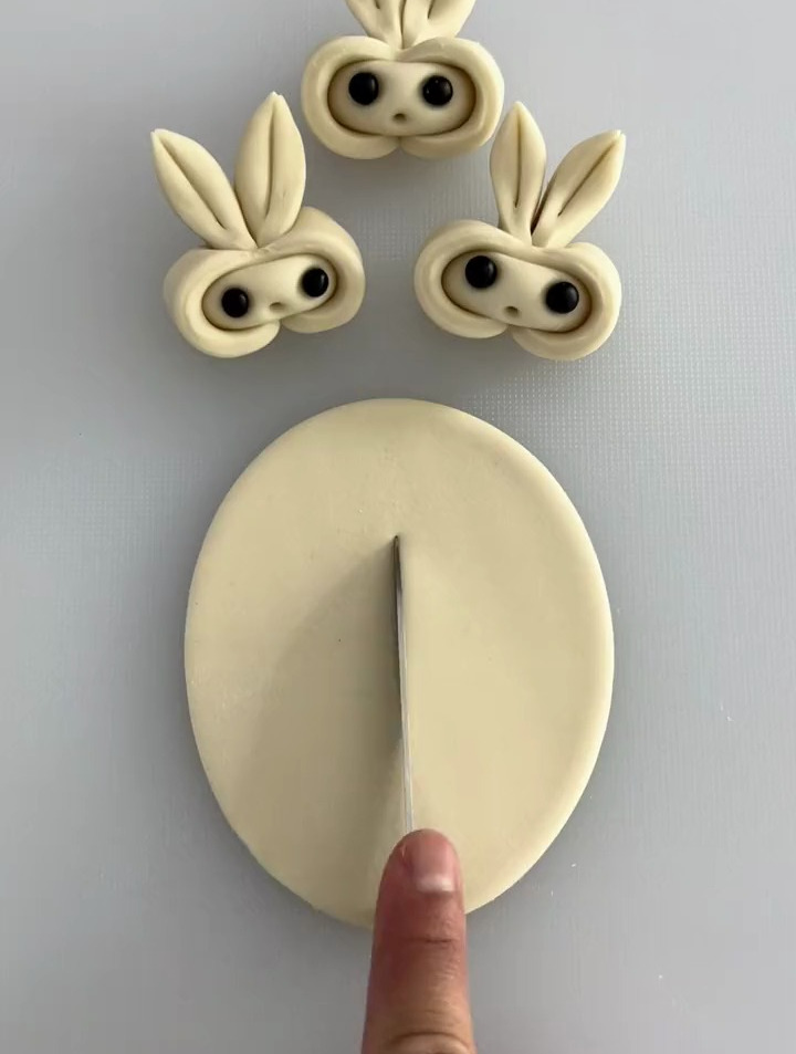 今天给大家分享三种简单易学的小兔子馒头做法,给家人也做一个吧