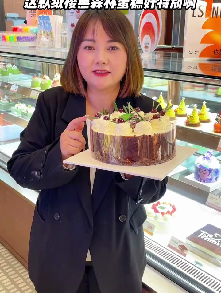 罗森尼娜也太会了吧,25周年买生日蛋糕送盲盒种子