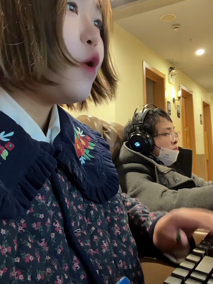 今天安排一份双汇照鸡肉饭喝口小绿茶可以的 美滋滋没毛病