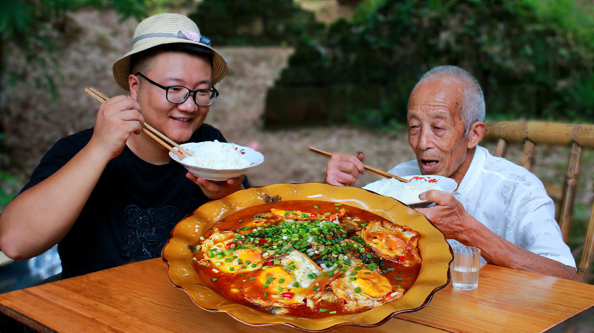 [图]鲫鱼又出新吃法了，3斤鲫鱼8个蛋，拿个红烧肉都不换，解馋过瘾