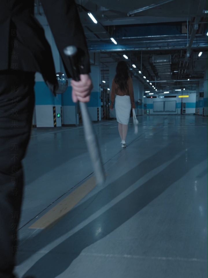 女总裁差点受伤,幸好男美人鱼及时赶到
