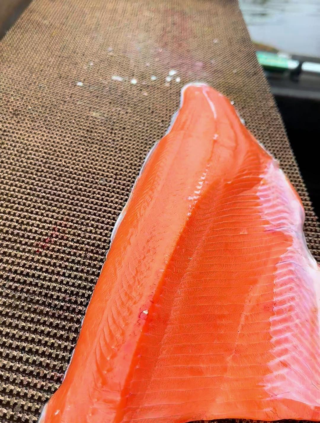 老外都是如何处理三文鱼的,很丝滑很解压,全程高能