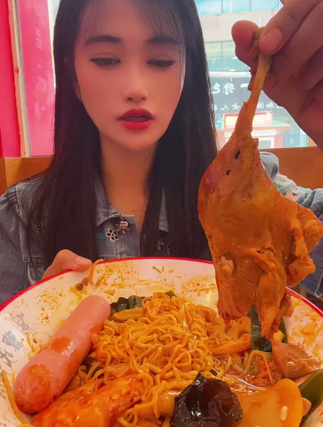 麻辣烫 吃播美食这个肠真是好吃,喜欢吃火腿肠的一定要尝一尝