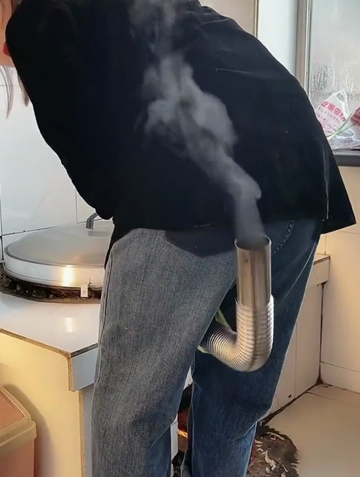 天冷了,农村厨房做饭就用这个无蒸汽锅盖,炒菜做饭无蒸汽真方便