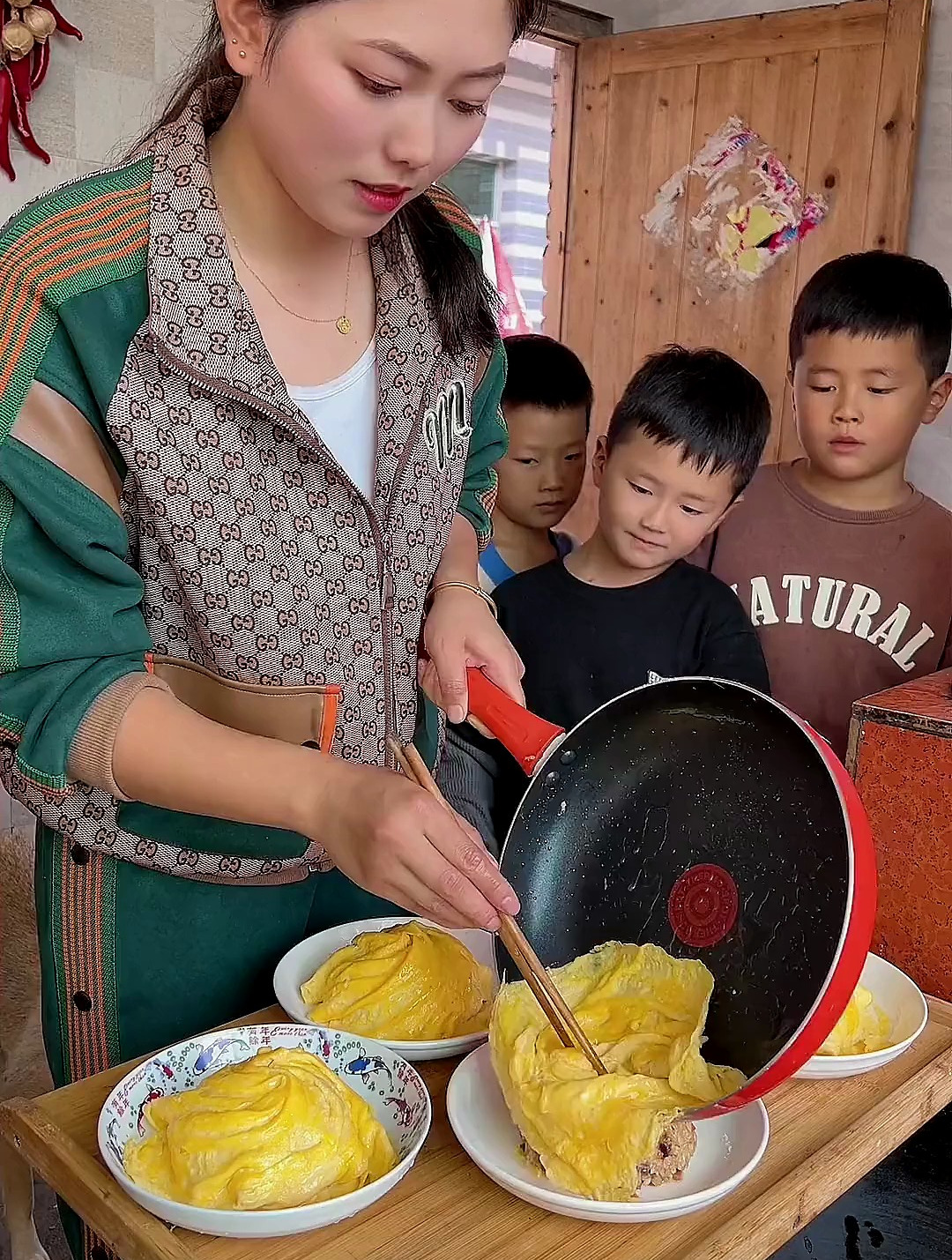 做妈的总担心孩子不好好吃饭,这次给几个娃做的旋风鸡排盖饭