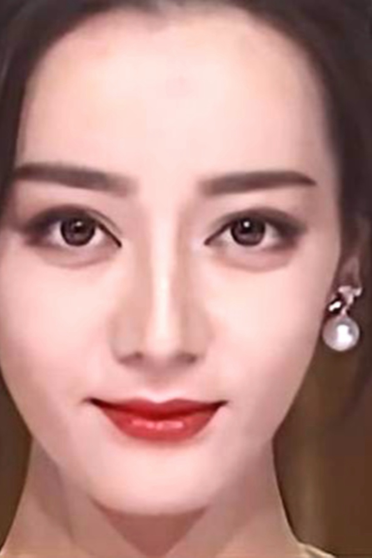 迪丽热巴蓝色丝绒长裙,优雅贵气,状态真好,你有被惊艳到吗?