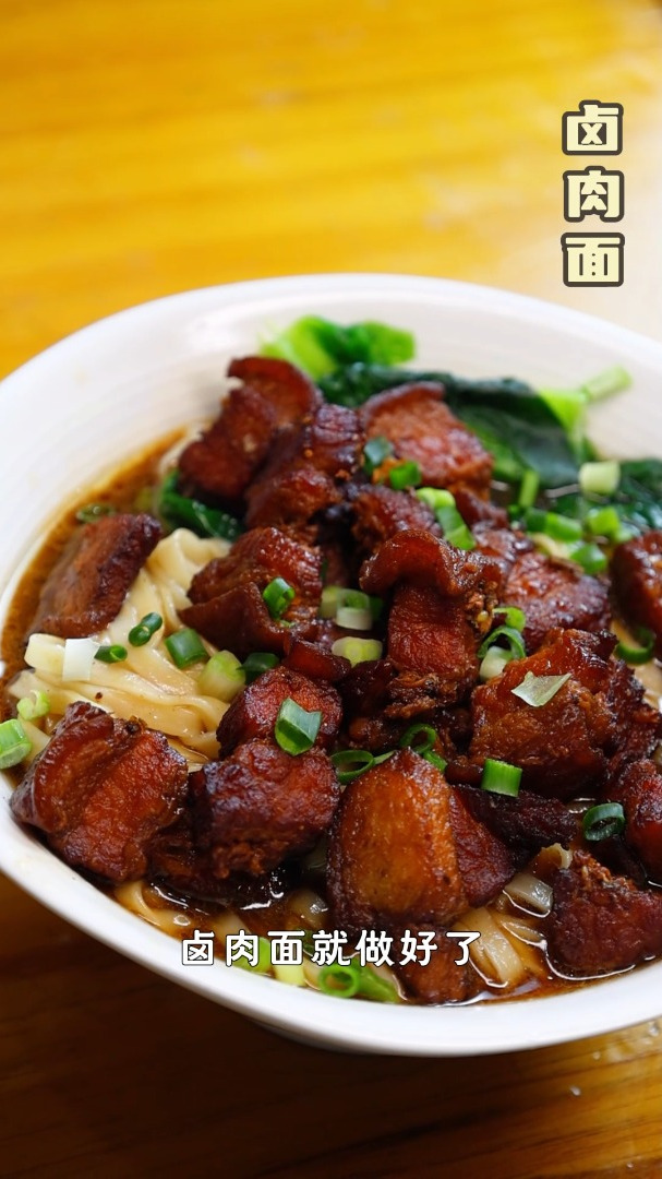 卤味超浓郁的卤肉面,菜肉搭配,巴适得很