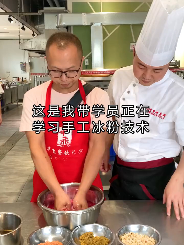 冰粉可搭配凉糕、凉虾、酸辣粉等各种小吃一同经营