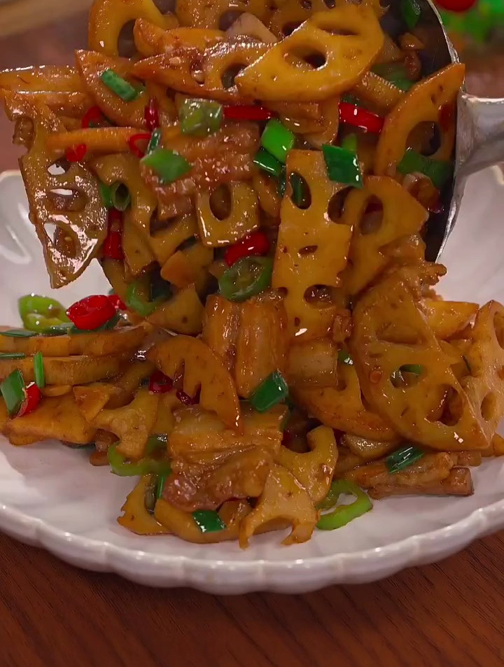 这个莲肉炒肉太好吃了,快来试试吧