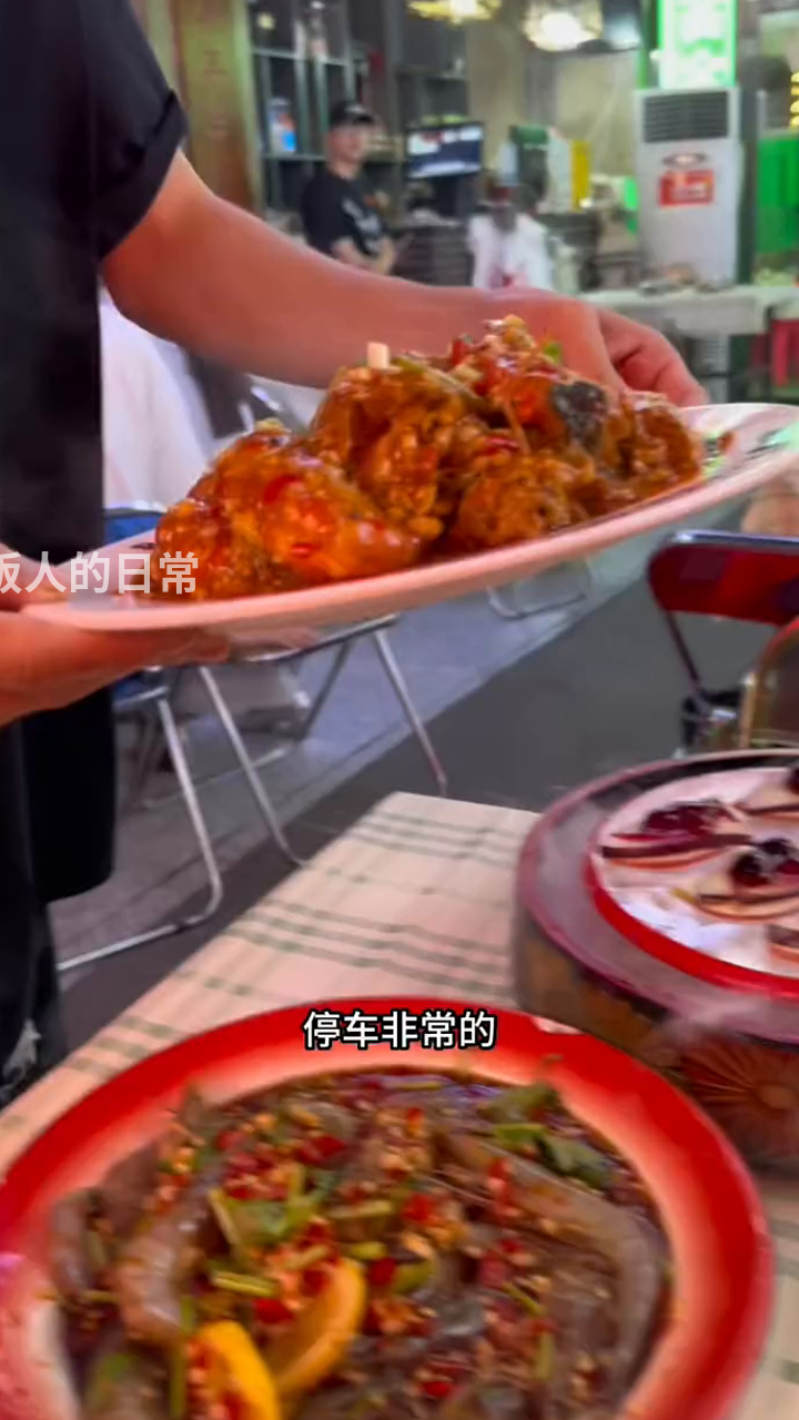 我是真的会想去第二第三次的本土大排档夜宵档,鹅肝刺身罗氏虾干面挺赞的