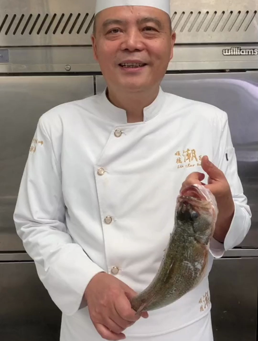 炒鱼卷先教大家做鱼卷,再生炒鱼卷,清香爽口、下酒一流