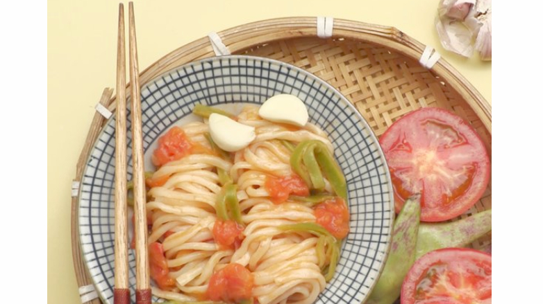 一分钟学美食:鲜掉眉毛～西红柿豆角拌面的做法