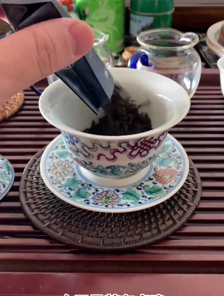 喝泡金永纪家的金交椅肉桂 干茶显微果香 茶汤内质丰富