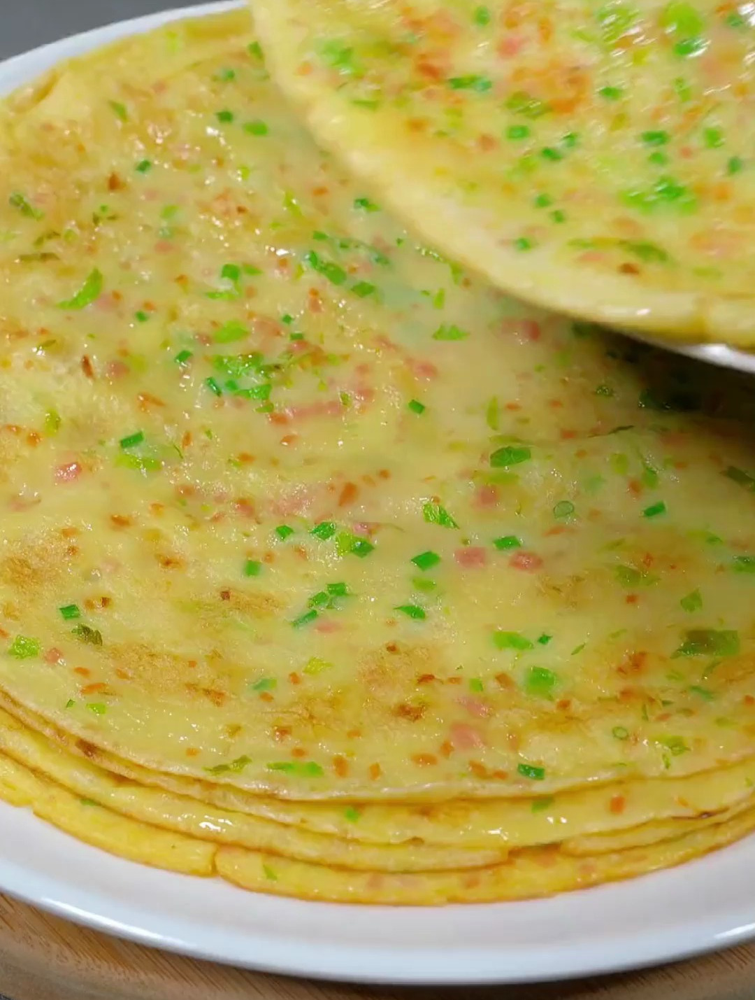 早餐头疼不知道吃什么的,试试这个芹菜鸡蛋饼
