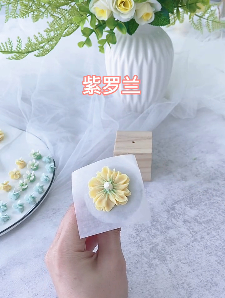 韩式裱花蛋糕,紫罗兰