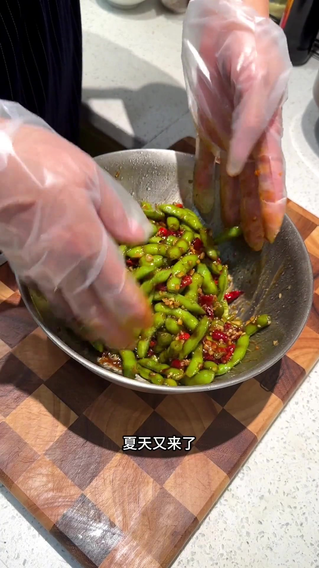 天气太热了没什么胃口,来试试这个皮蛋瘦肉粥