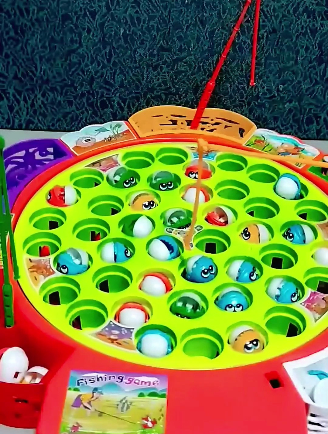 玩具展示:绿色旋转的钓鱼机